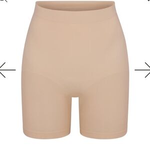 SKIMS Seamless Sculpt Mid Thigh Short